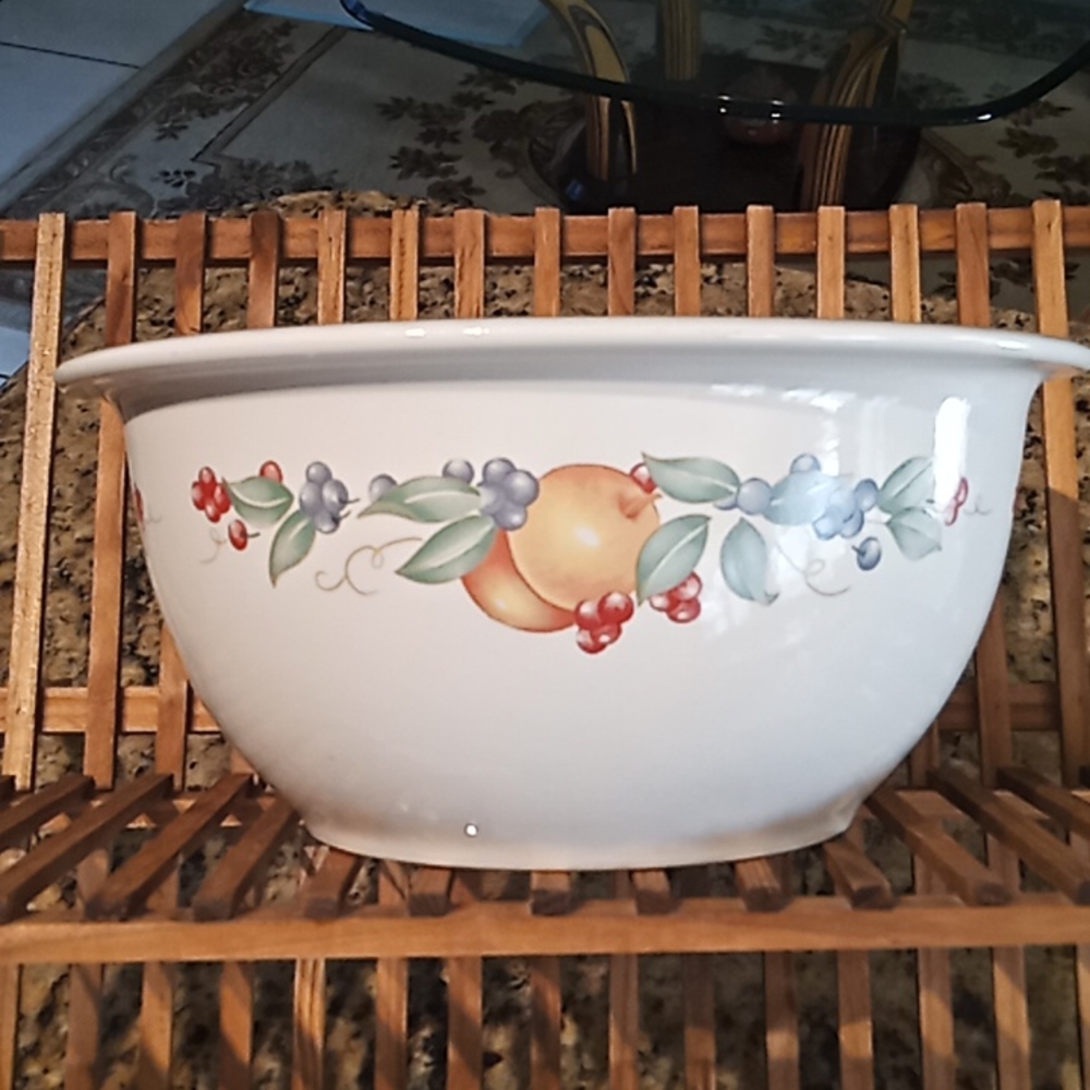 CORELLE Coordinates Vintage 1980's Abundance Pattern Stoneware. 3 qt - 2.85 L.